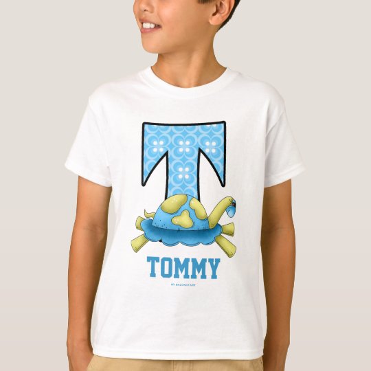 Camisa azul del monograma "T" de la tortuga de la