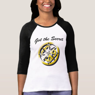 Camisa blanco y negro del béisbol del compás