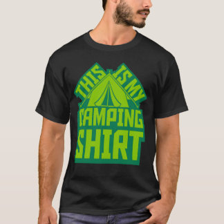 Camisa de camping fuera de la tienda familia