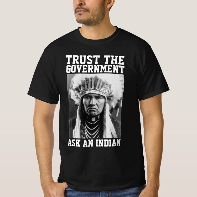 CAMISA DE CONFIAR EN EL GOBIERNO NATIVO AMERICANO (Anverso)