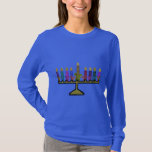 Camisa de Hannukah Menorah de las ardillas<br><div class="desc">¡Celebre Hannukah con este menorah colorido del diseño de las ardillas!  Elija su estilo y color preferidos.  ¡Encienda una vela,  encienda para arriba el mundo!</div>