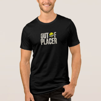 Camisa de hombre fuera de lugar