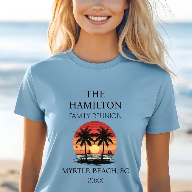 Camisa de playa de Reunión Familiar (Women's Beach Family Reunion  Custom date and location T-shirt with family names on back)