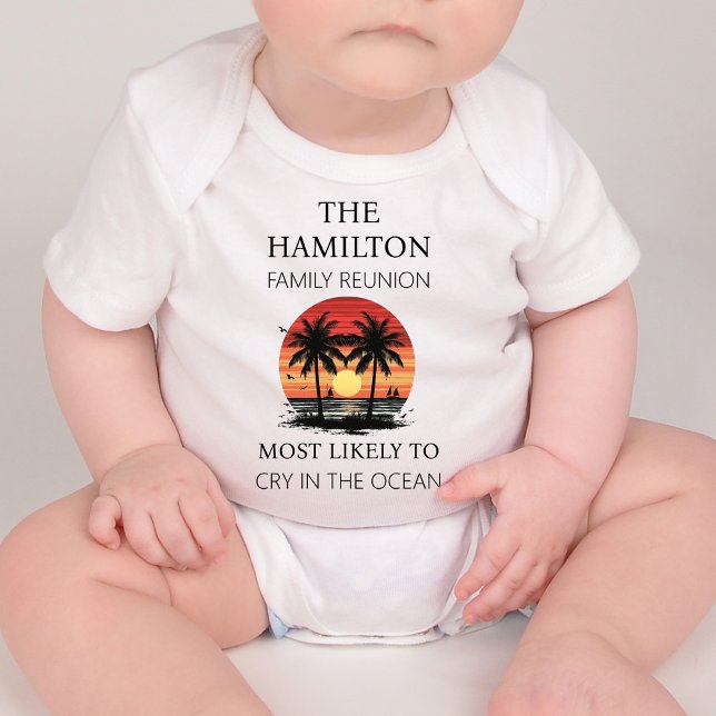 Camisa de playa de Reunión Familiar (Beach Family Reunion  Custom saying T-shirt with family names on back)