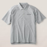 Camisa de polo clásica Mens Groom<br><div class="desc">Esta bonita camisa clásica de polo para el Groom se muestra en el color gris del cuero con letras bordadas grises. Personalizar este artículo o compra como se muestra.</div>