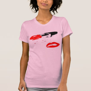 Camisa del lápiz labial y de los besos
