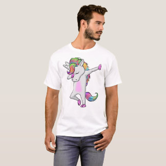 Camisa fresca del unicornio que frota