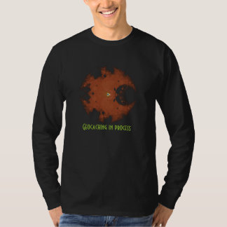 camisa geocaching en el proceso para el geocacher