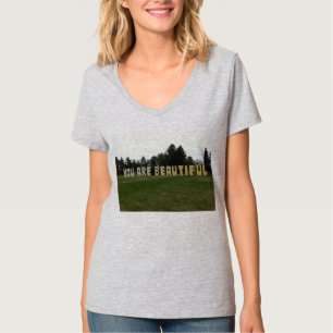 Camisa hermosa de U R