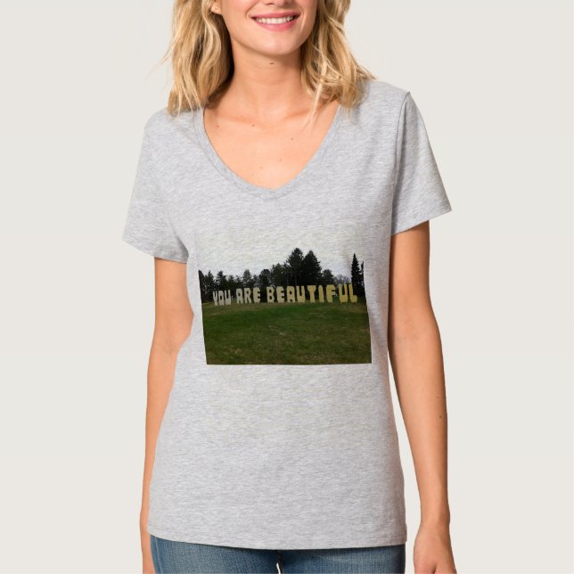 Camisa hermosa de U R (Anverso)