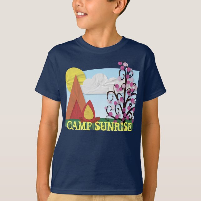 Camisa ilustrada campamento de verano con el texto (Anverso)