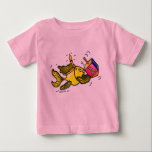 Camisa linda divertida del niño del dibujo animado<br><div class="desc">El " pescado vivaracho de Jánuca" es una camisa infantil linda magnífica. El pescado amarillo vivaracho está sosteniendo un dreidel y una a que lleva vela-como la corona:) su un regalo perfecto para un Jánuca perfecto. Este regalo magnífico se ofrece en una gama de regalos a juego por ejemplo: Tarjetas...</div>