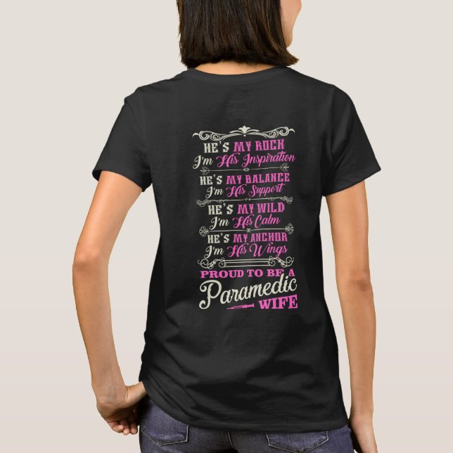 Camisa orgullosa de la esposa del paramédico (Reverso)