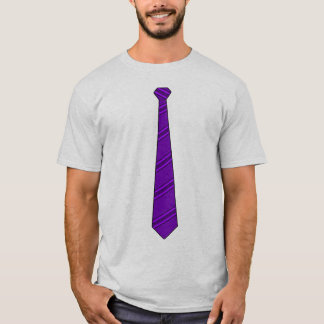 Camisa púrpura de la corbata