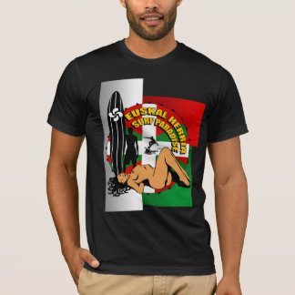 Camisa que practica surf vasca