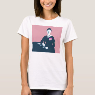 Camisa rosada y azul de Emily Dickinson en blanco