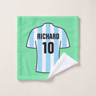 Camisas de fútbol con franjas azules claras lavan