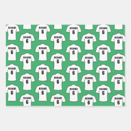 Camisas de fútbol en hojas de papel de envolvimien