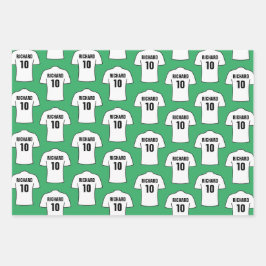 Camisas de fútbol en hojas de papel de envolvimien