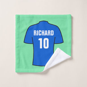 Camisas de fútbol vestidas con ropa de lavado azul