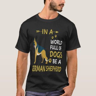 Camiseta 012 En Un Mundo Lleno De Perros Ser Pastor Alemán
