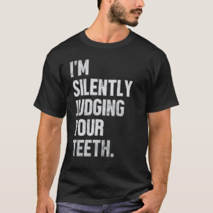 Camiseta 0 Estoy juzgando tus dientes en silencio Dentista 