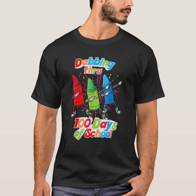 Camiseta 100.º Día De Colegio Dabbing Crayon (Anverso)