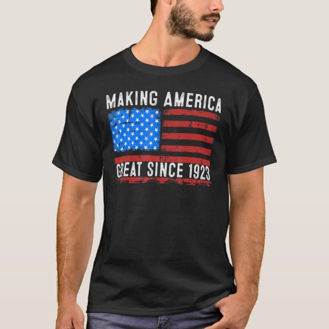 Camiseta 100 años haciendo grande a Estados Unidos desde 19 (Anverso)