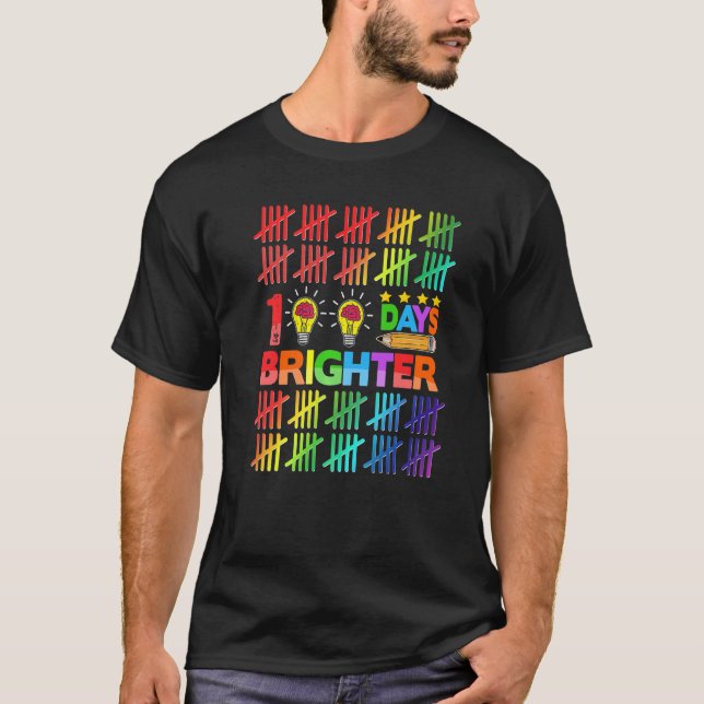 Camiseta 100 Days Brighter Teacher Kids Happy 100th Day Of  (Anverso)