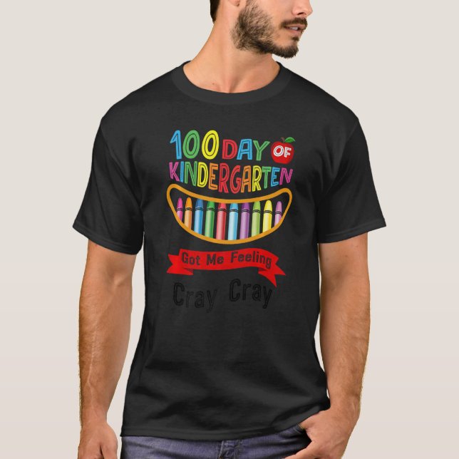 Camiseta 100 Days Of Kindergarten Got Me Feeling Cray Cray  (Anverso)