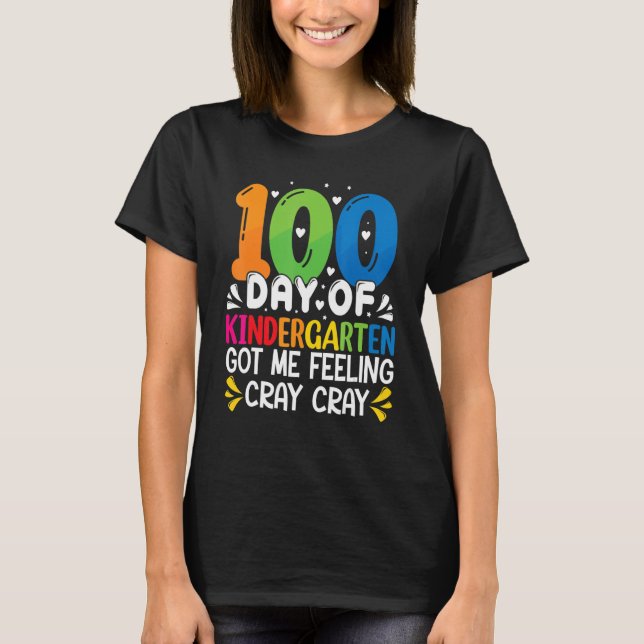 Camiseta 100 Days Of Kindergarten Got Me Feeling Cray Cray  (Anverso)