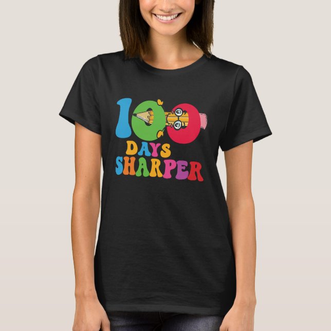Camiseta 100 Days Sharper Teacher Student Happy 100th Day O (Anverso)
