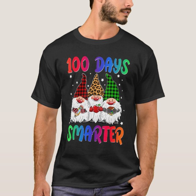 Camiseta 100 Days Smarter Gnome Teacher Kids 100th Day Of S (Anverso)
