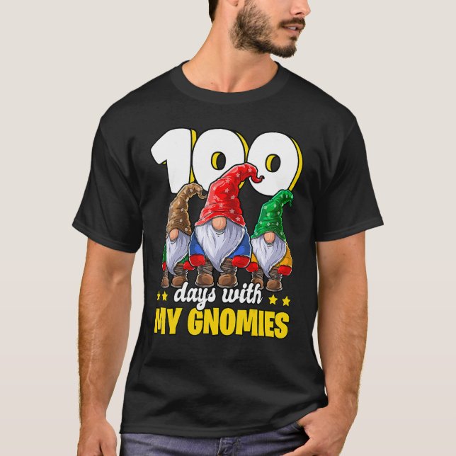 Camiseta 100 Days With My Gnomies Happy 100th Day Of School (Anverso)