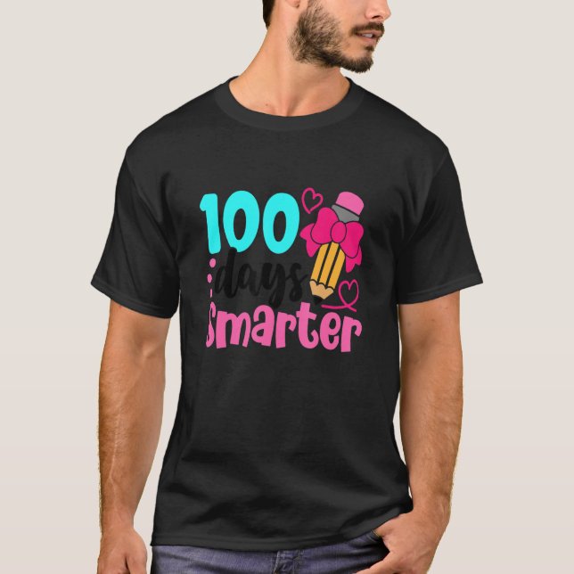 Camiseta 100° Día De La Escuela Lápiz Cuto Con Bow 100 Días (Anverso)