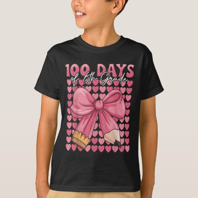Camiseta 100 Días De Chicas De 6º Grado Se Quedan Abajo 100 (Anverso)