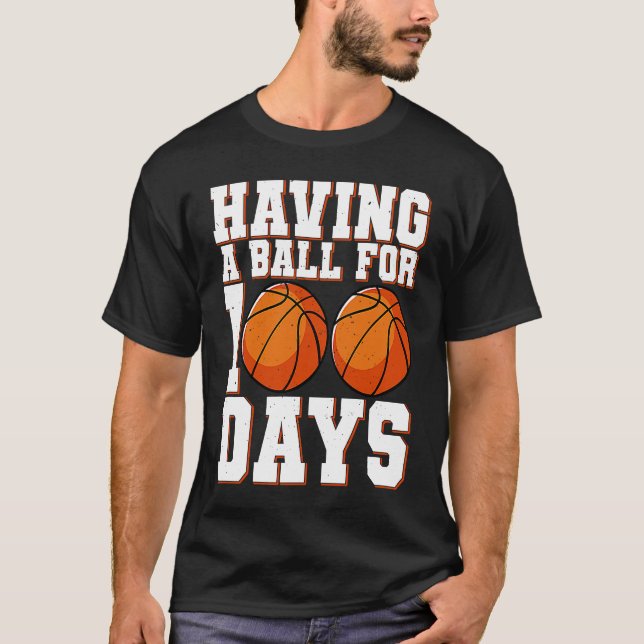 Camiseta 100 días de clases de baloncesto 100 días de bolas (Anverso)