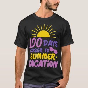 Camiseta 100 días de escolarización más cerca profesor de v