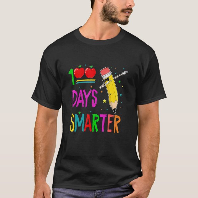 Camiseta 100 Días Más Inteligente   Crayones Pintando 100º  (Anverso)
