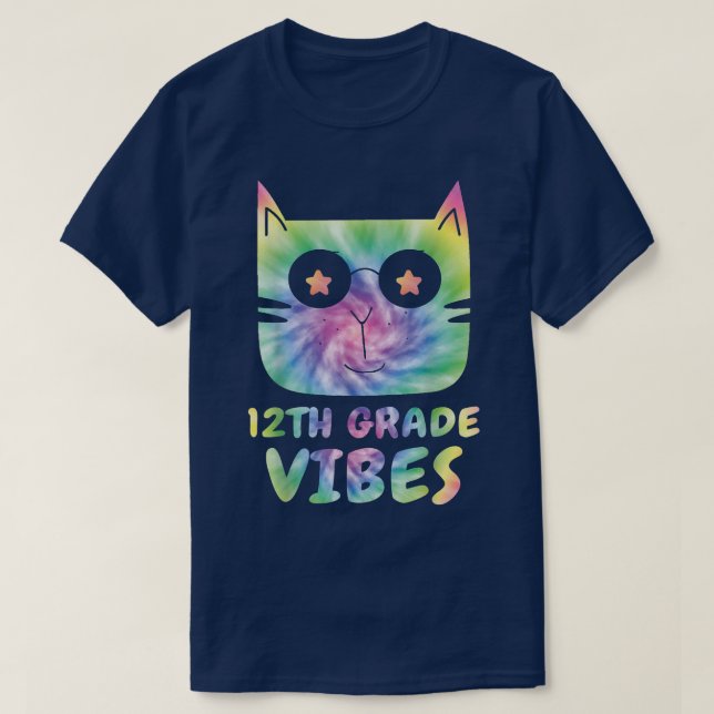 Camiseta 12º Grado Vibes Cute Tie Dye Cat Kitty B (Diseño del anverso)