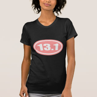 Camiseta 13,1 medio óvalo del rosa del maratón