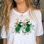 Camiseta 15.º cumpleaños Dorado Floral Número 15 Rosa Verde<br><div class="desc">Camiseta Floral Número 15 - perfecta para quinceañera o regalo de 15 años. El diseño tiene el número 15 dorado, decorado con motivos florales de rosas verdes esmeraldas y hojas de eucalipto. En mi Colección Real de Quinceanera Rosa Esmeralda Verde de Quinceanera hay disponible una tarjeta de 15 cumpleaños, invitaciones...</div>