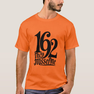 Camiseta 1692 Se les escapó una bruja Halloween temporada e
