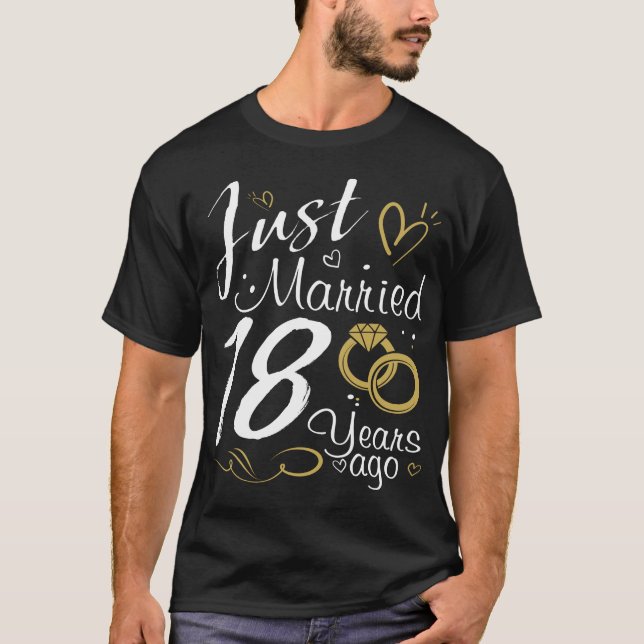 Camiseta 18º Aniversario Boda. Solo casado hace 18 años (Anverso)