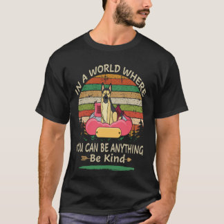 Camiseta 18 En Un Mundo Donde Puedes Ser Cualquier Cosa Sé