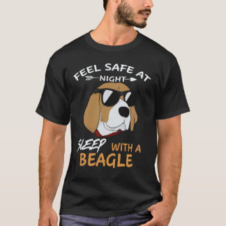 Camiseta 18 Siente Seguro Por La Noche Duerme Con Un Beagle