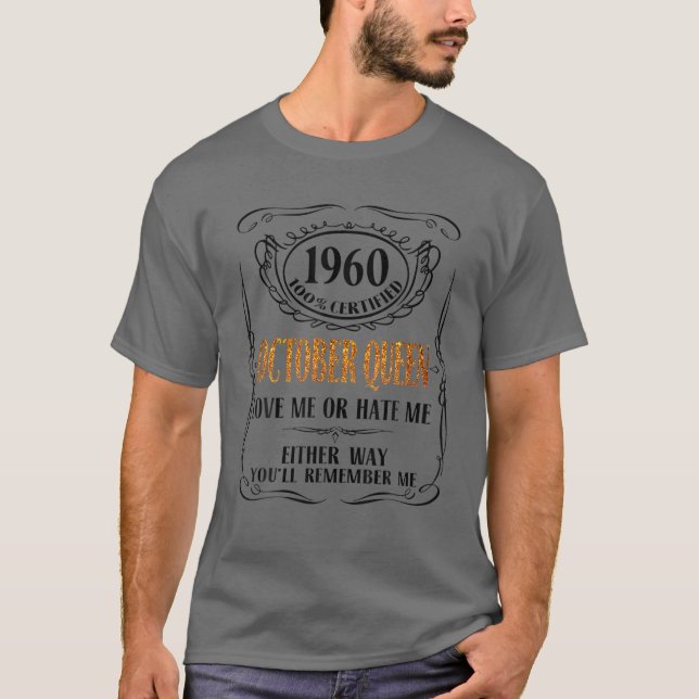 Camiseta 1960 100% Certificado Reina de Octubre Me Ama O Od (Anverso)