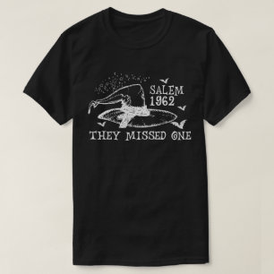 Camiseta 1962 Se Perdieron Una Bruja de Salem Halloween