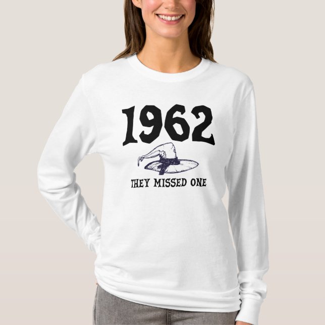 Camiseta 1962 Se Perdieron Una Bruja de Salem Halloween  (Anverso)