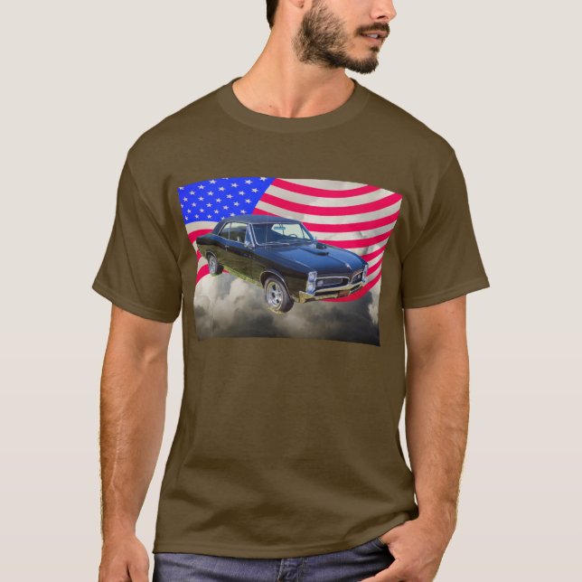 Camiseta 1967 Pontiac GTO y bandera americana (Anverso)